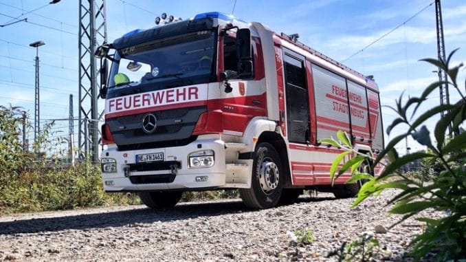 FW-NE: Küchenbrand im 3. Obergeschoss | Rauchmelder verhindert Wohnungsbrand