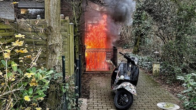 FW-NE: Mehrere Paralleleinsätze fordern Feuerwehr | Nahezu alle Löschzüge im Einsatz