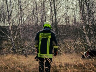 FW-NE: Nächtlicher Einsatz für Rettungshundestaffel | Feuerwehr Neuss findet vermisste Person wohlbehalten auf