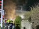 FW-NE: Schwelbrand sorgt für dreistündigen Einsatz in der Nacht | Feuerwehr verhindert Dachstuhlbrand