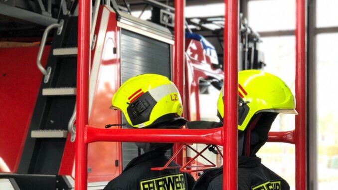 FW-NE: Verkehrsunfall mit einer Straßenbahn | Eine Person tödlich verletzt