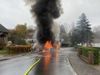 FW Nideggen: Brennender Linienbus in Nideggen-Rath