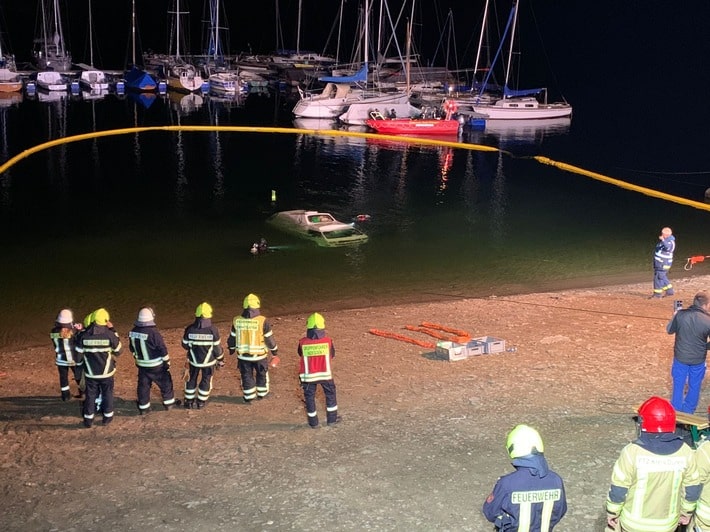 FW Nideggen: Kleinbus versinkt im Rursee