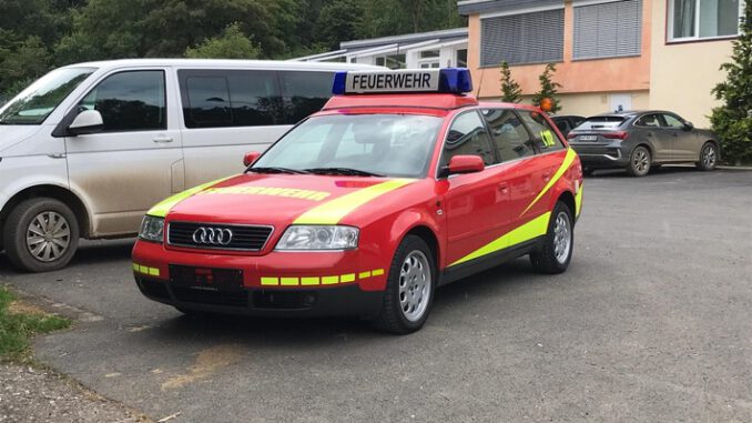 FW Niederzier: Kommandowagen als Spende an Feuerwehr der Verbandsgemeinde Altenahr übergeben