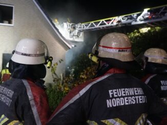 FW Norderstedt: Birkhahnkamp - Feuer in Einfamilienhaus