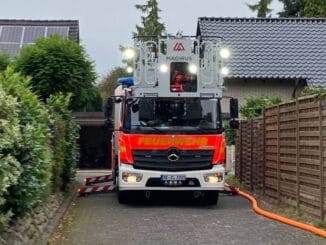 FW Norderstedt: Brand eines Geräteschuppens im Rugenbarg