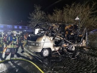 FW Norderstedt: Brand eines Wohnmobils