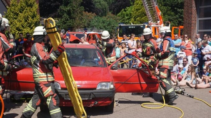 FW Norderstedt: Freiwillige Feuerwehr Garstedt - Tag der offenen Tür mit vielseitigem Programm