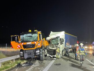 FW Norderstedt: LKW-Auffahrunfall auf der Bundesautobahn 7