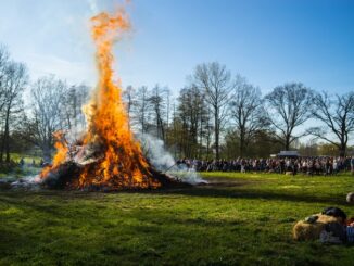 FW Norderstedt: Osterfeuer der Freiwilligen Feuerwehr Harksheide