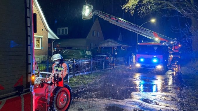 FW Norderstedt: Schornsteinbrand im Knickweg