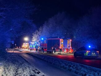 FW Norderstedt: Schwerer Verkehrsunfall - Notruf über Automatische Unfallerkennung des Smartphones