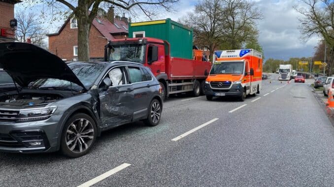 FW Norderstedt: Verkehrsunfall auf der Langenhorner Chaussee