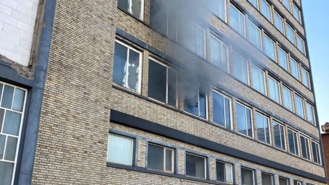 FW-OB: Brand in leerstehendem Bürogebäude