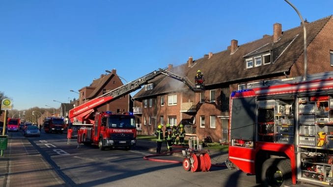 FW-OB: Feuer in 6 Parteienhaus