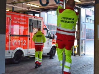 FW-OB: Finger eingeklemmt - Feuerwehr befreit Kind