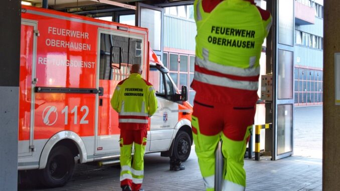 FW-OB: Finger eingeklemmt - Feuerwehr befreit Kind