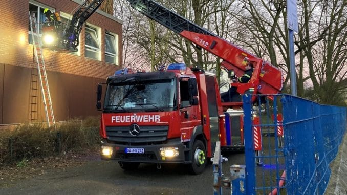 FW-OB: Kleinbrand in ehemaliger Hauptschule