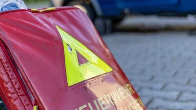 FW-OB: LKW- Fahrer übersieht Stauende