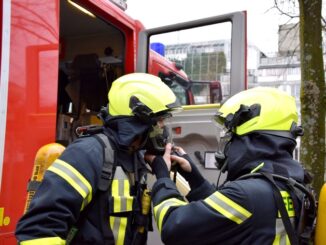 FW-OB: Personenrettung bei Brand in Mehrfamilienhaus