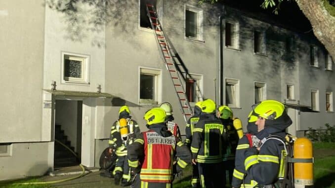 FW-OB: Rauchwarnmelder rettet bei Zimmerbrand Bewohnerin das Leben