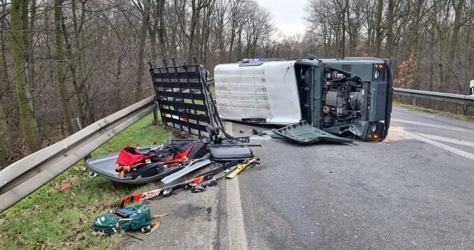 FW-OB: Schwerer Verkehrsunfall im Kreuz Oberhausen