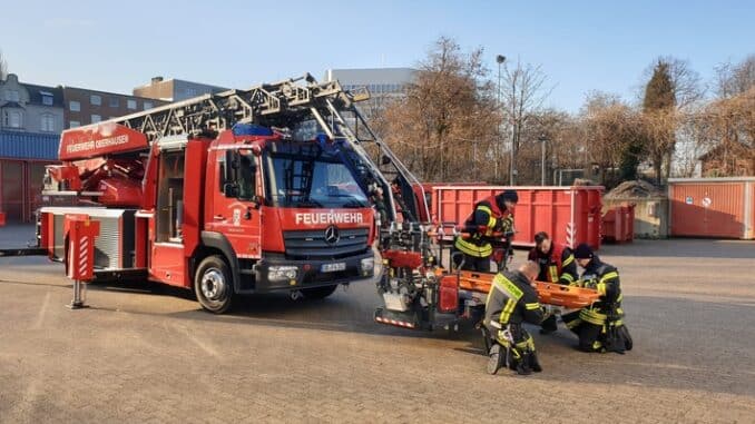 FW-OB: Sturz vom Dach