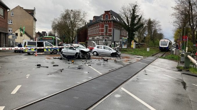 FW-OB: Verkehrsunfall am Bahnübergang