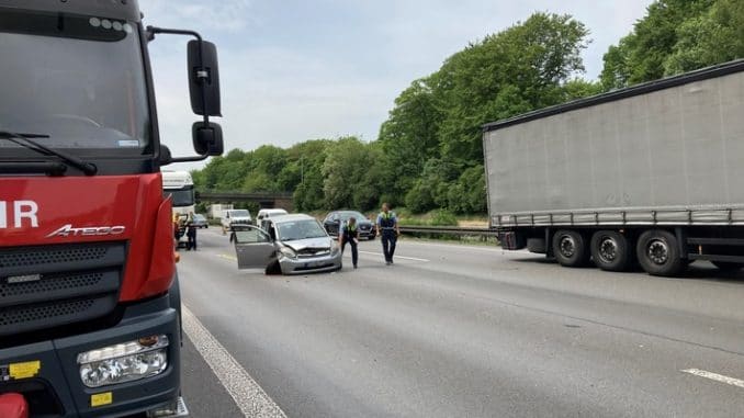 FW-OB: Verkehrsunfall auf der A2 mit einer verletzten Person