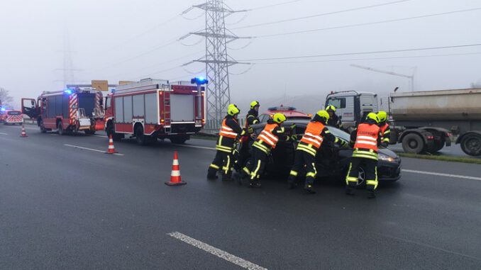 FW-OB: Verkehrsunfall auf der Autobahn A 42