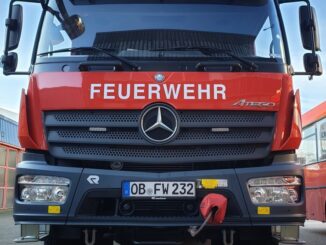 FW-OB: Verkehrsunfall mit Sicherungsfahrzeug