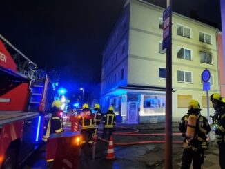 FW-OB: Zimmerbrand durch Einsatzkräfte der Feuerwehr schnell gelöscht