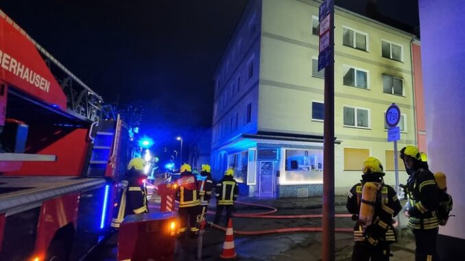 FW-OB: Zimmerbrand durch Einsatzkräfte der Feuerwehr schnell gelöscht