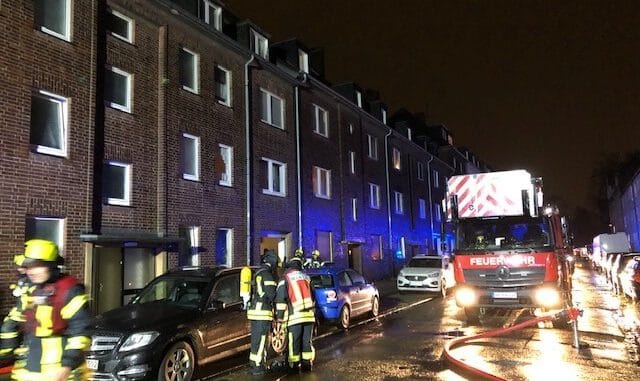 FW-OB: Zimmerbrand mit erschwerten Nachlöscharbeiten