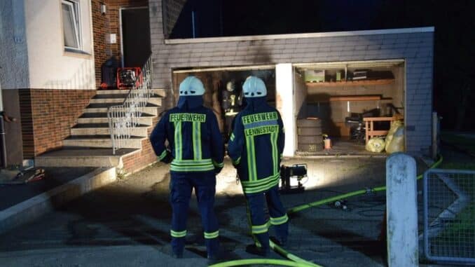FW-OE: Garagenbrand in Maumke - starke Rauchentwicklung sorgt für Einsatz der Feuerwehr