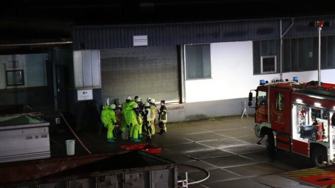 FW-OE: Gefahrguteinsatz fordert die Feuerwehr Lennestadt