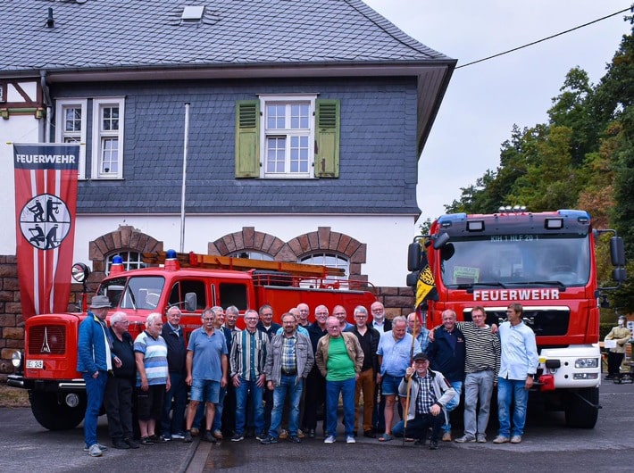 FW-OE: Jugendfeuerwehr-Jahrgang 1972 trifft sich nach 50 Jahren