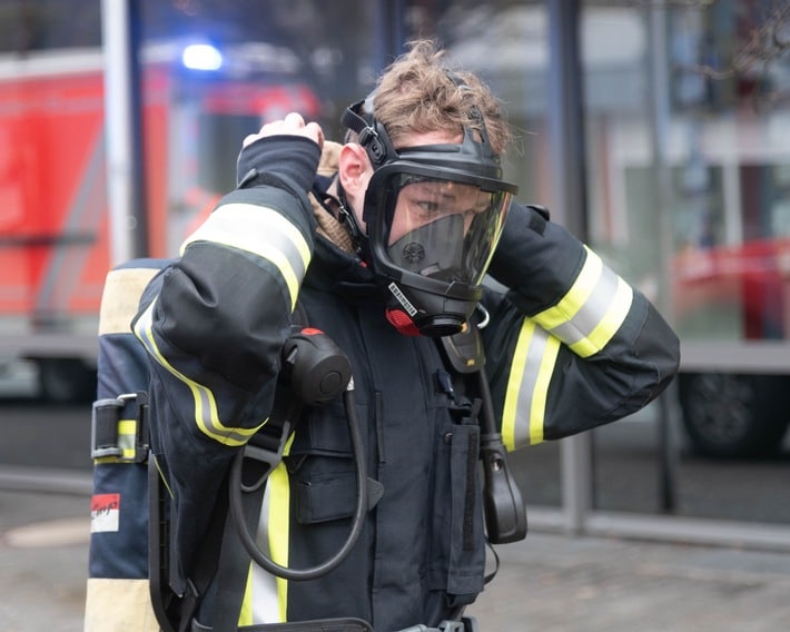 FW-OE: Rauchentwicklung im Keller - mehrgeschossiges Gebäude geräumt