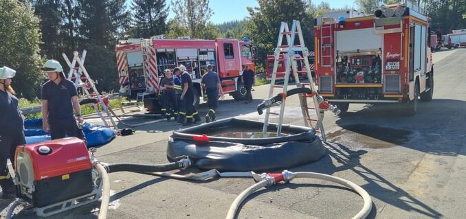 FW-OE: Übung der 1. Feuerwehrbereitschaft Reg- Bez. Arnsberg