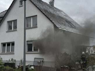 FW-OG: Brand in Einfamilienhaus - WG-Zimmer ausgebrannt