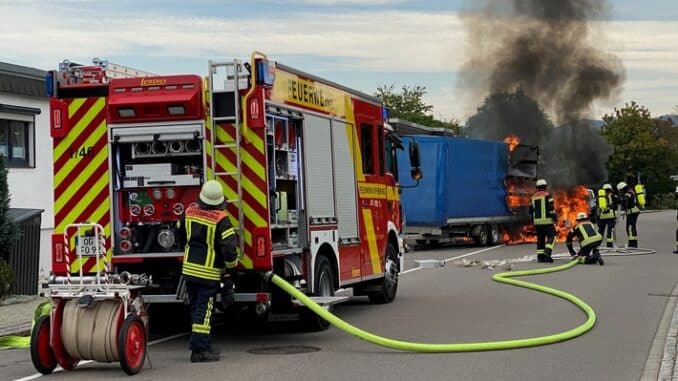 FW-OG: Fahrzeugbrand nach Auffahrunfall