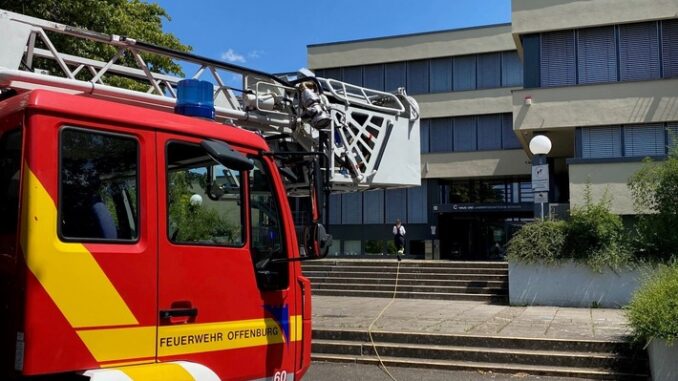 FW-OG: Feueralarm - Lehrküche verraucht!
