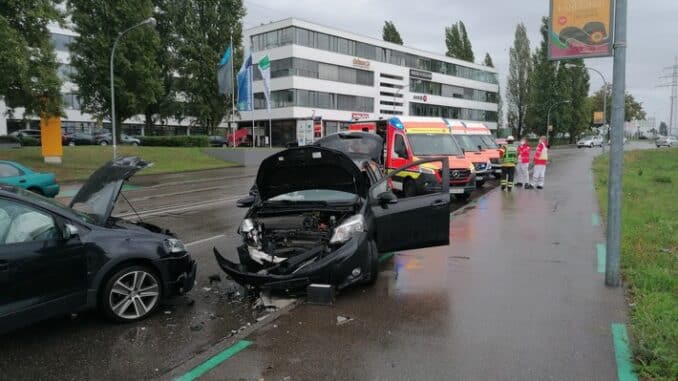 FW-OG: Verkehrsunfall - Frontalkollision mit mehreren verletzten Personen