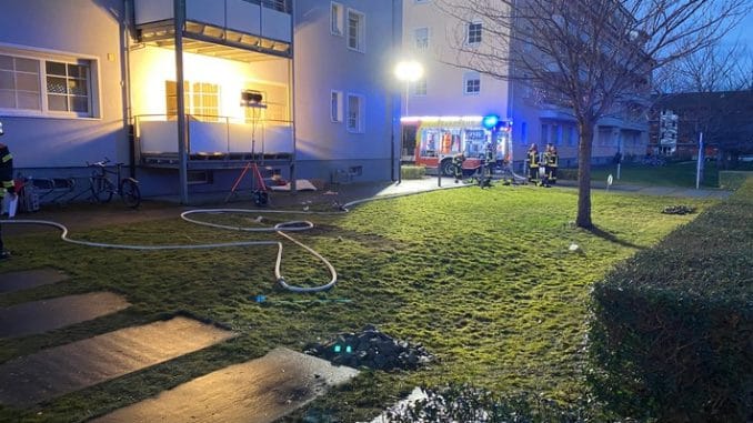 FW-OG: Wohnungsbrand in Mehrfamilienhaus. Eine Person verstirbt in der Wohnung.