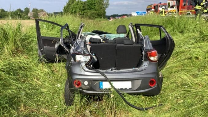 FW Oelde: Verkehrsunfall mit einer schwerverletzten Autofahrerin auf der A2.