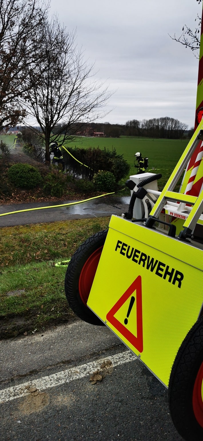 FW Oelde: Zwei Brandeinsätze am Mittwoch. Vormittags führte eine starke Rauchentwicklung zu einem Einsatz auf der Beckumer Straße. Abends brannte eine Küche in Stromberg