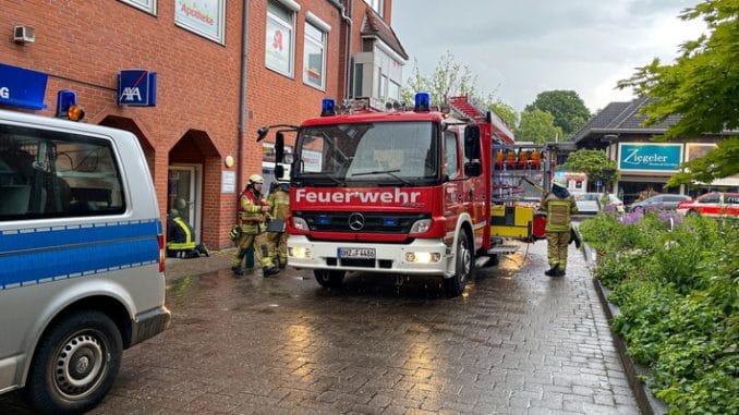 FW Osterholz-Scharm.: Küchenbrand mit Personenrettung