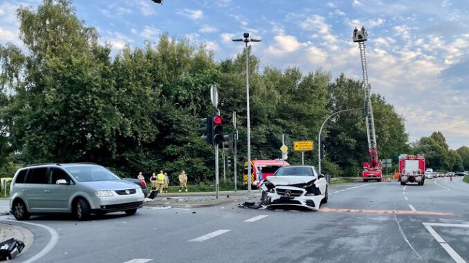 FW Osterholz-Scharm.: Schwerer Verkehrsunfall