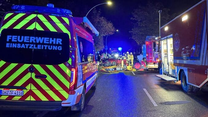 FW Osterholz-Scharm.: Schwerer Verkehrsunfall mit eingeklemmter Person