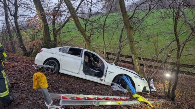 FW Overath: Fünf Verletzte nach schwerem Autounfall